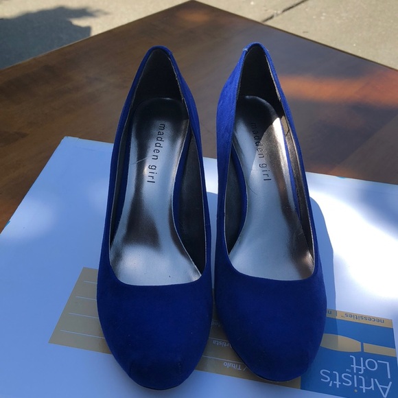 womens royal blue pumps